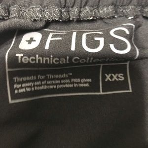 Black Yola skinny scrub pant XXS